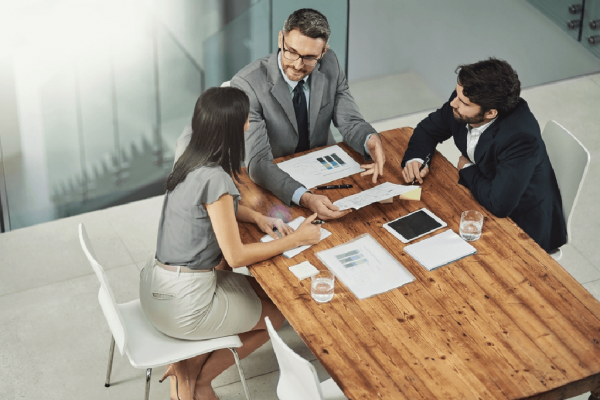 Navigating the Complex Terrain of Company Loans- A Comprehensive Analysis